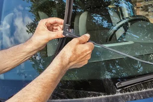 Auto Glass Repair Agoura Hills CA - Mobile Windshield Repair and Replacement Services with Simi Valley Speedy Glass
